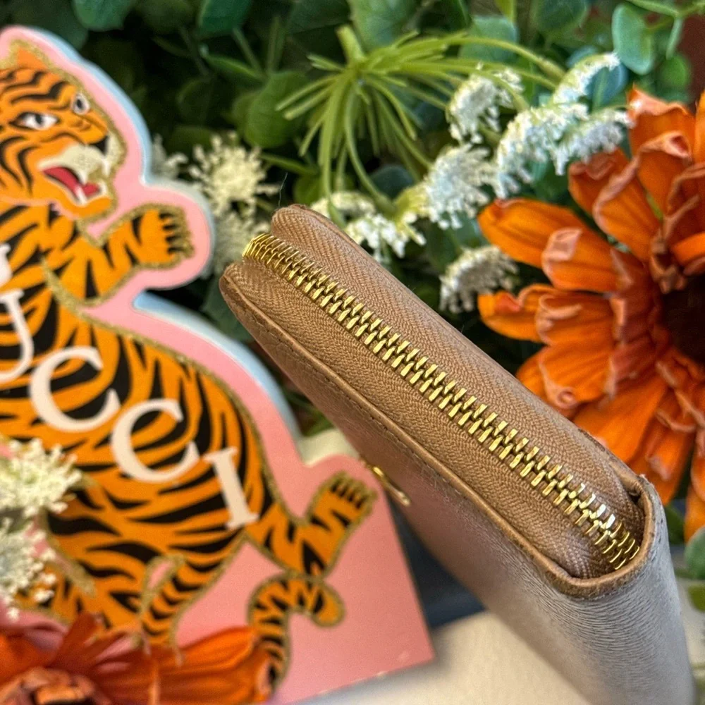 Gucci  Leather Zip Around Wallet. - Picture 7 of 14